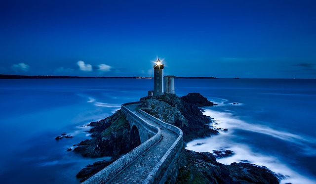 Discover 15 Stunning Lighthouses Guiding You to Tranquil Landscapes