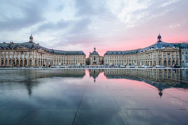 Exploring Bordeaux's Potential Lessons from Tuscany's Innovative Approach